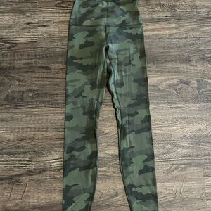 Iululemon Align™ High-Rise Pant 28"
Heritage 365 Camo Green Twill Multi
Size 4